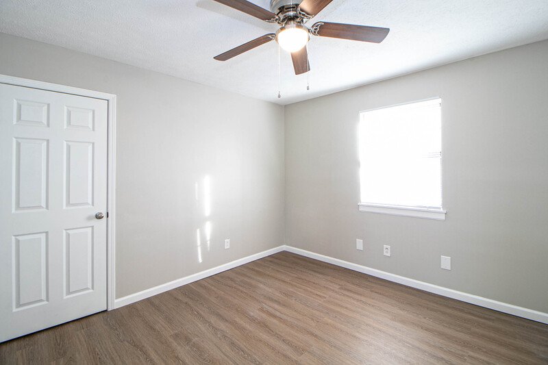 *** $500 DEPOSIT MOVE IN SPECIAL & 2 WKS FREE w/ 13 MO. LEASE *** property image