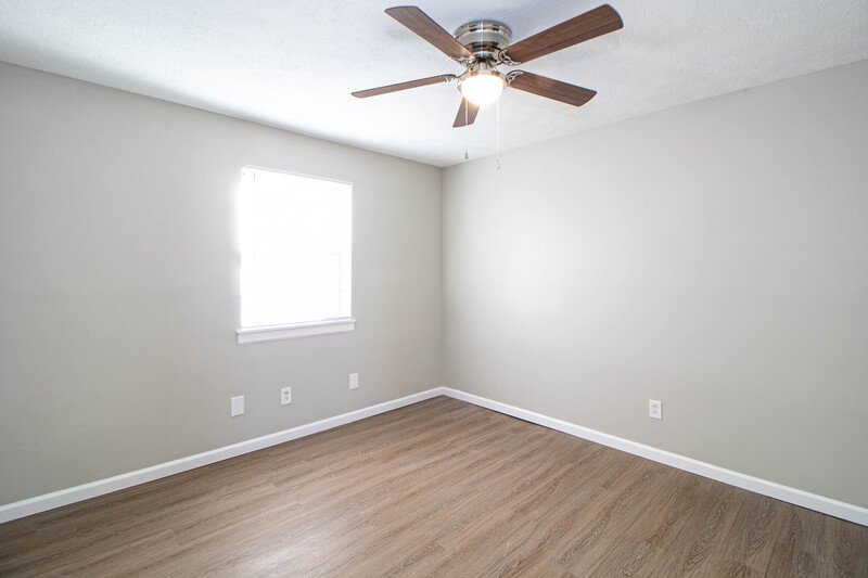 *** $500 DEPOSIT MOVE IN SPECIAL & 2 WKS FREE w/ 13 MO. LEASE *** property image