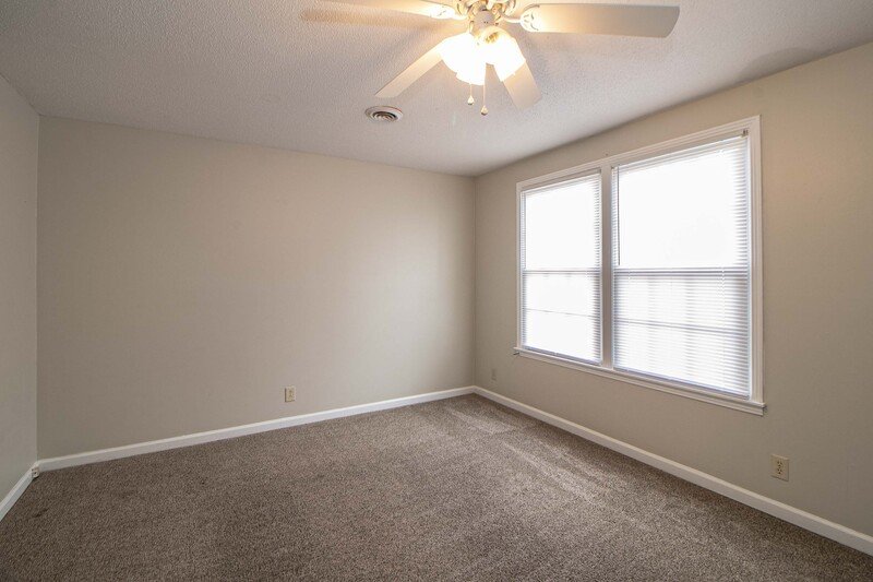*** $500 DEPOSIT MOVE IN SPECIAL & 2 WKS FREE w/ 13 MO. LEASE *** property image