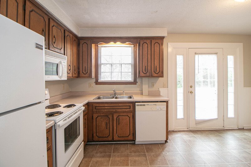 *** $500 DEPOSIT MOVE IN SPECIAL & 2 WKS FREE w/ 13 MO. LEASE *** property image