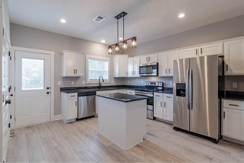 *** $500 DEPOSIT & 2 WKS FREE W/ 13 MO. LEASE MOVE IN SPECIAL *** property image