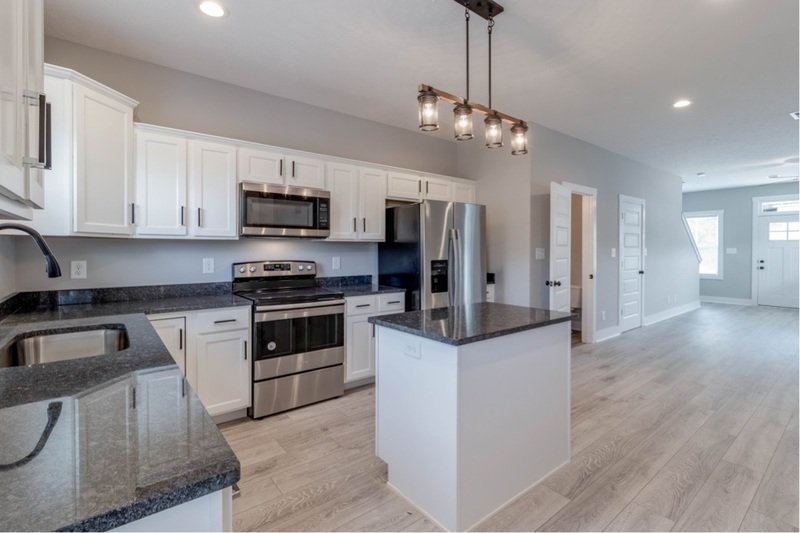 *** $500 DEPOSIT & 2 WKS FREE W/ 13 MO. LEASE MOVE IN SPECIAL *** property image