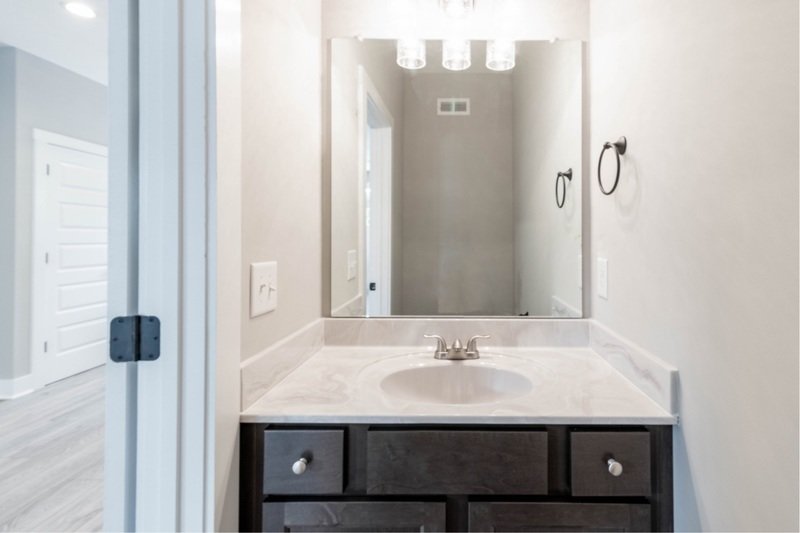 *** $500 DEPOSIT & 2 WKS FREE W/ 13 MO. LEASE MOVE IN SPECIAL *** property image