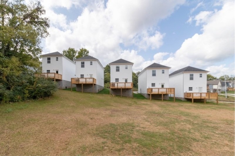 *** $500 DEPOSIT & 2 WKS FREE W/ 13 MO. LEASE MOVE IN SPECIAL *** property image