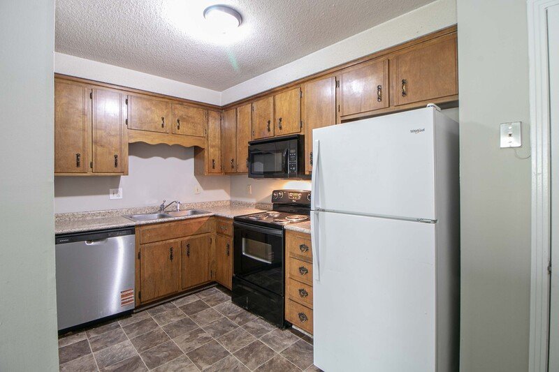 *** $500 DEPOSIT & 2 WKS FREE w/ 13 MO. LEASE MOVE IN SPECIAL *** property image