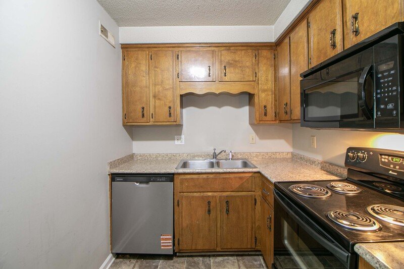 *** $500 DEPOSIT & 2 WKS FREE w/ 13 MO. LEASE MOVE IN SPECIAL *** property image