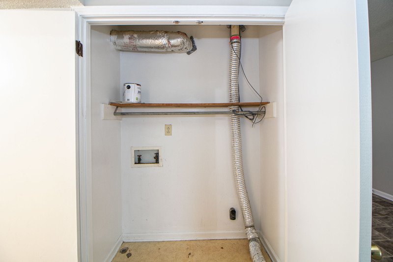 *** $500 DEPOSIT & 2 WKS FREE w/ 13 MO. LEASE MOVE IN SPECIAL *** property image