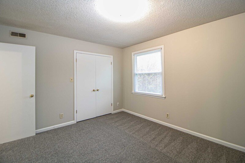 *** $500 DEPOSIT & 2 WKS FREE w/ 13 MO. LEASE MOVE IN SPECIAL *** property image