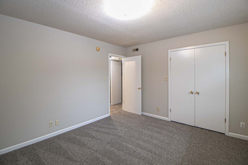 *** $500 DEPOSIT & 2 WKS FREE w/ 13 MO. LEASE MOVE IN SPECIAL *** property image