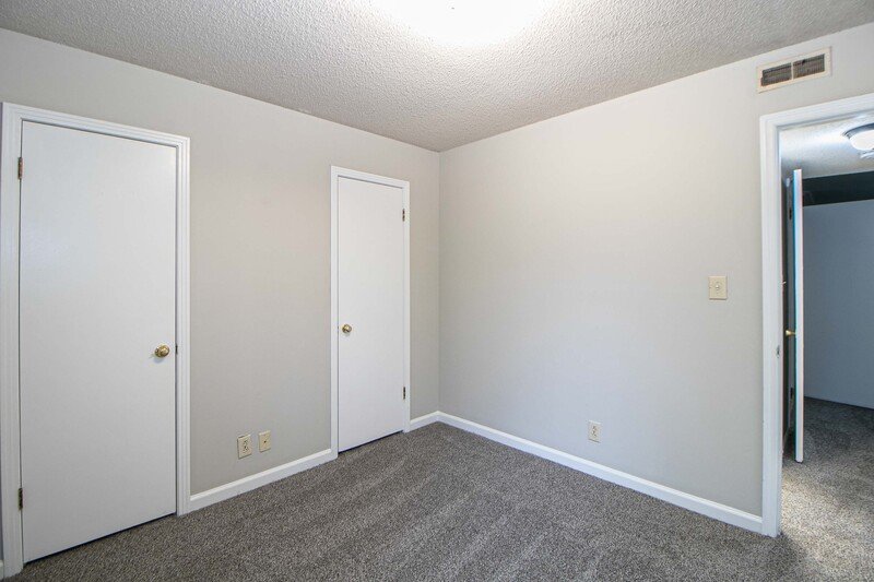 *** $500 DEPOSIT & 2 WKS FREE w/ 13 MO. LEASE MOVE IN SPECIAL *** property image