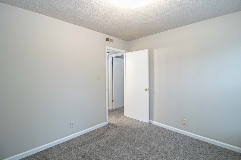 *** $500 DEPOSIT & 2 WKS FREE w/ 13 MO. LEASE MOVE IN SPECIAL *** property image