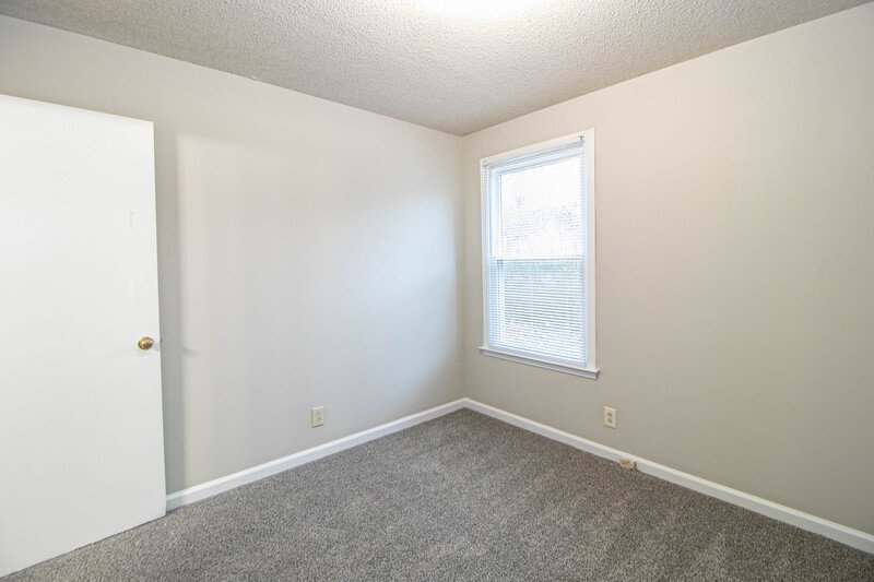 *** $500 DEPOSIT & 2 WKS FREE w/ 13 MO. LEASE MOVE IN SPECIAL *** property image