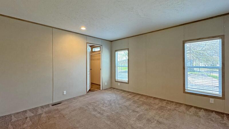 *** Located on a large lot close to post! *** property image