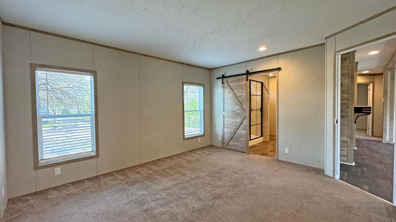 *** Located on a large lot close to post! *** property image