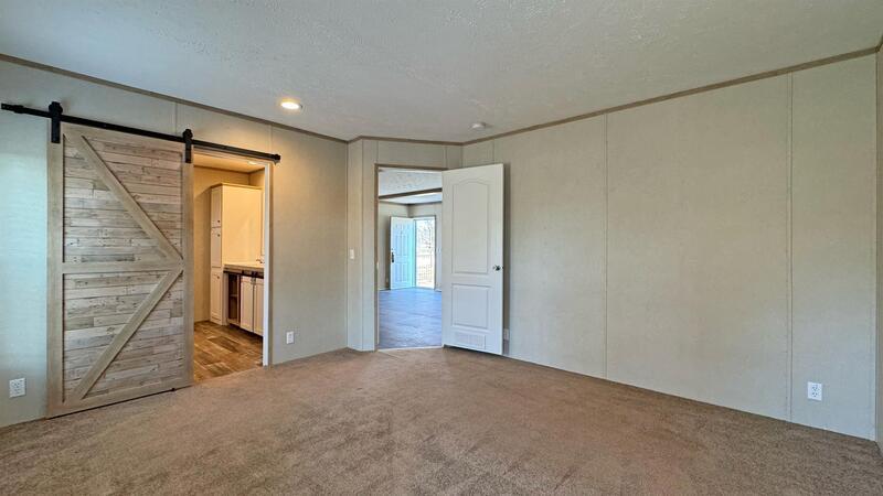 *** Located on a large lot close to post! *** property image