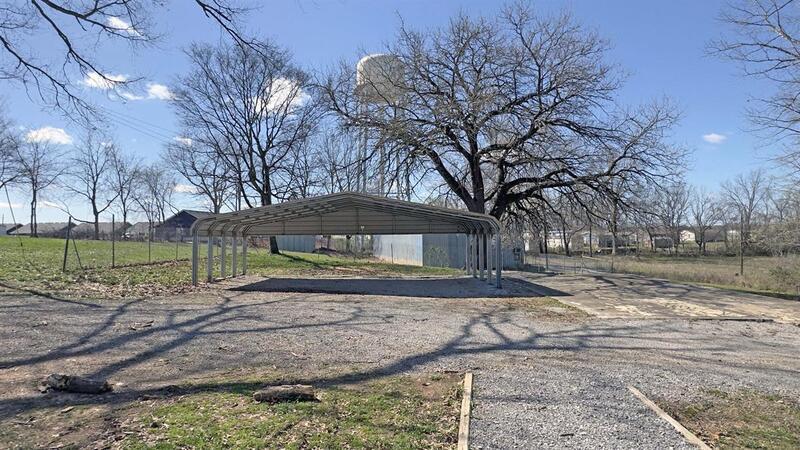 *** Located on a large lot close to post! *** property image