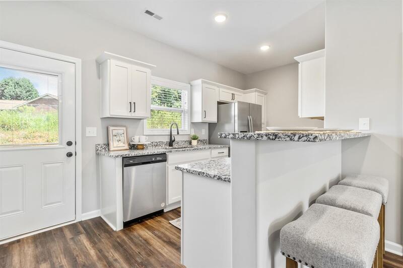 *** $500 DEPOSIT MOVE IN SPECIAL *** property image