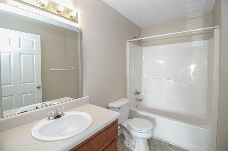 *** 1/2 DEPOSIT MOVE IN SPECIAL *** property image