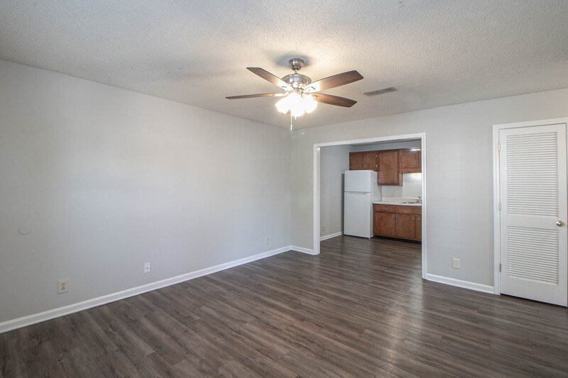 *** 1/2 DEPOSIT MOVE IN SPECIAL *** property image