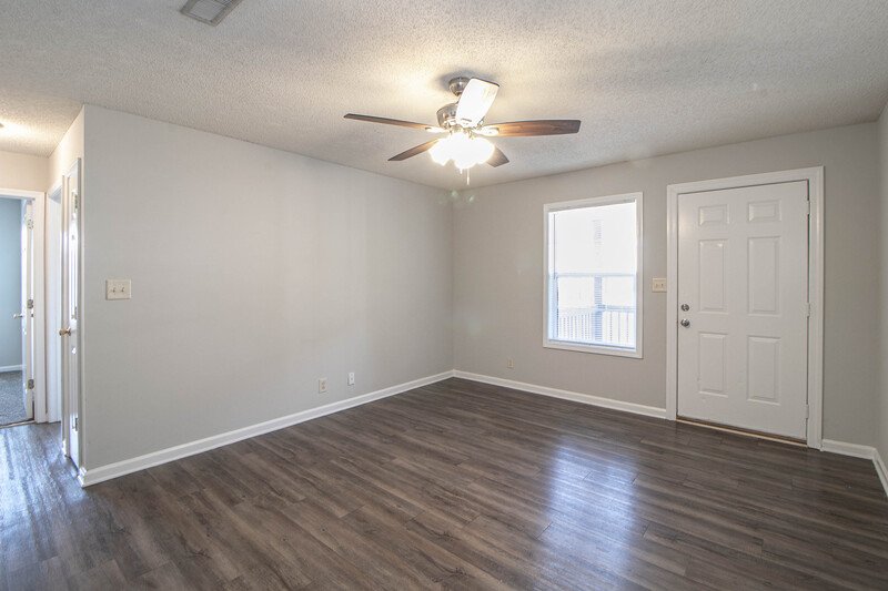 *** 1/2 DEPOSIT MOVE IN SPECIAL *** property image