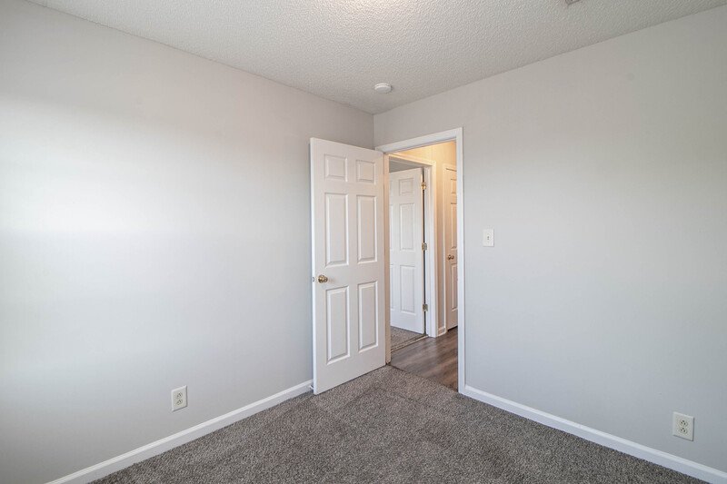*** 1/2 DEPOSIT MOVE IN SPECIAL *** property image