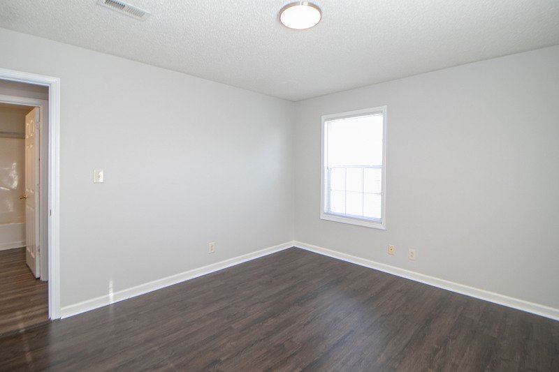 *** 1/2 DEPOSIT MOVE IN SPECIAL *** property image