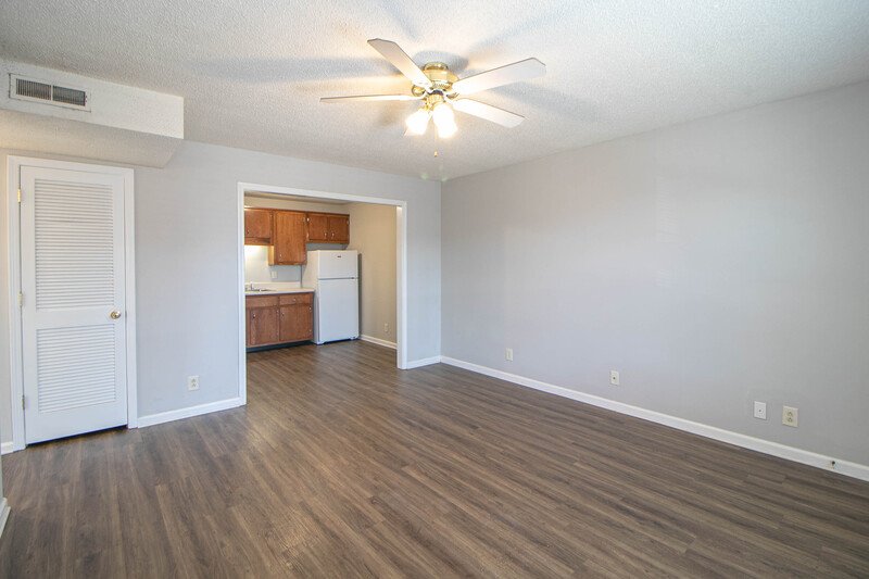*** 1/2 DEPOSIT MOVE IN SPECIAL *** property image