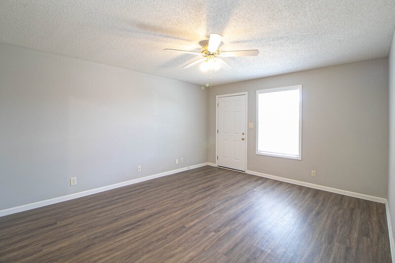 *** 1/2 DEPOSIT MOVE IN SPECIAL *** property image