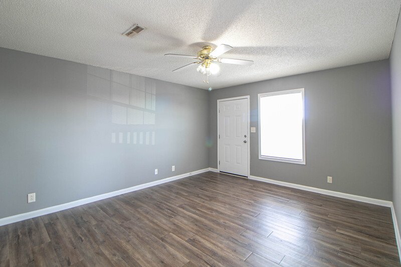 *** 1/2 DEPOSIT MOVE IN SPECIAL *** property image
