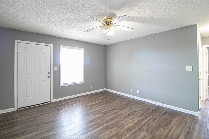 *** 1/2 DEPOSIT MOVE IN SPECIAL *** property image