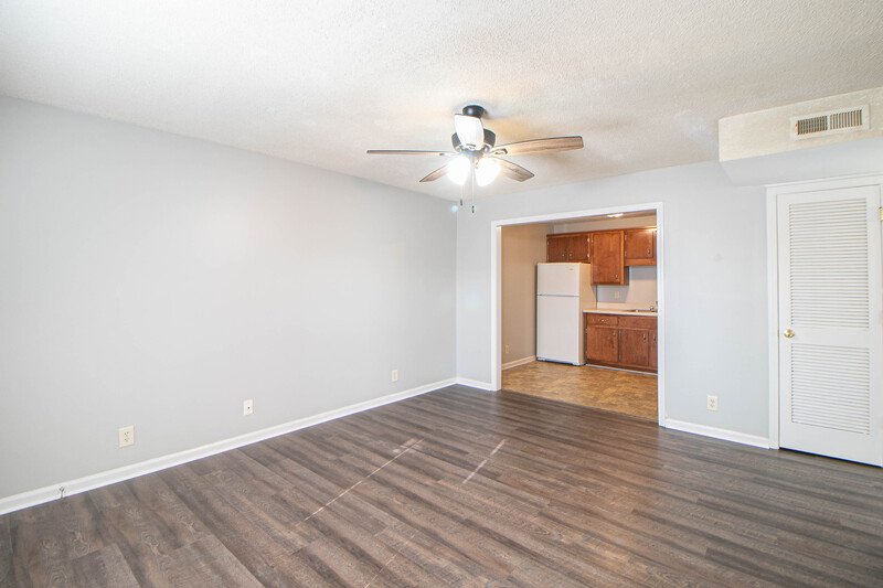 ** 1/2 DEPOSIT MOVE IN SPECIAL *** property image