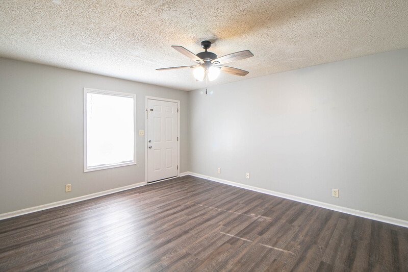 ** 1/2 DEPOSIT MOVE IN SPECIAL *** property image