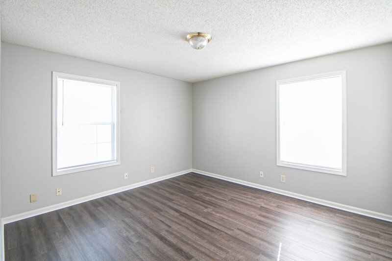 ** 1/2 DEPOSIT MOVE IN SPECIAL *** property image