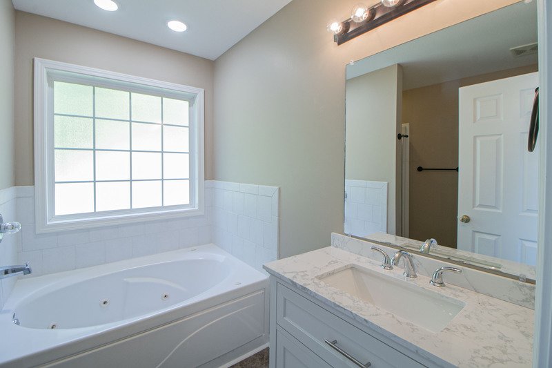 *** 3 Bedroom, 2 Bath with Bonus in quiet neighborhood convenient to assigned schools! *** property image