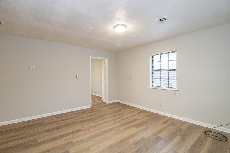 *** $500 DEPOSIT MOVE IN SPECIAL & 2 WKS FREE w/ 13 MO. LEASE *** property image