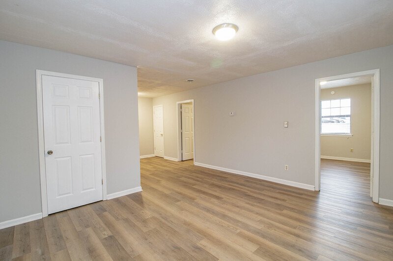 *** $500 DEPOSIT MOVE IN SPECIAL & 2 WKS FREE w/ 13 MO. LEASE *** property image