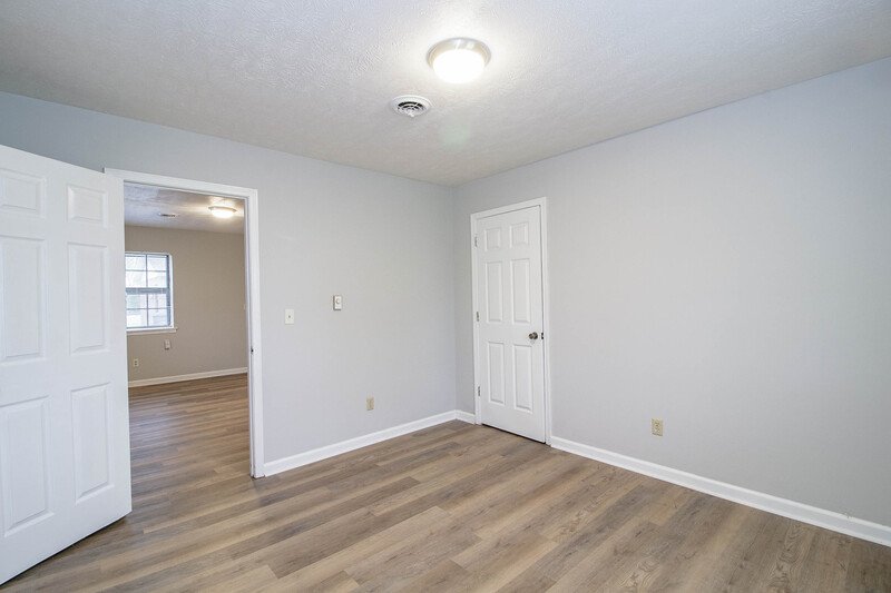 *** $500 DEPOSIT MOVE IN SPECIAL & 2 WKS FREE w/ 13 MO. LEASE *** property image
