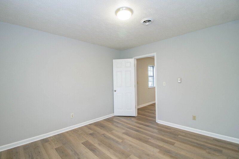 *** $500 DEPOSIT MOVE IN SPECIAL & 2 WKS FREE w/ 13 MO. LEASE *** property image