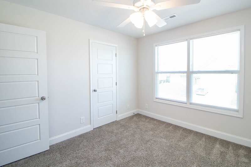 *** 2 WKS FREE w/ NEW LEASE MOVE IN SPECIAL *** property image