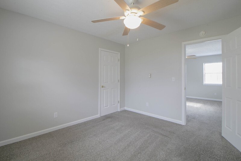 *** $500 DEPOSIT MOVE IN SPECIAL & 2 WKS FREE w/ 13 MO. LEASE *** property image