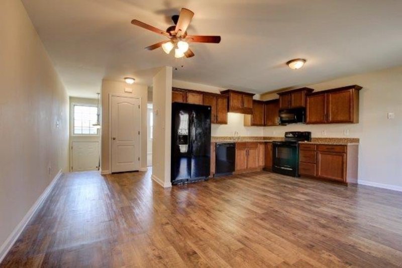 *** $500 DEPOSIT MOVE IN SPECIAL *** property image