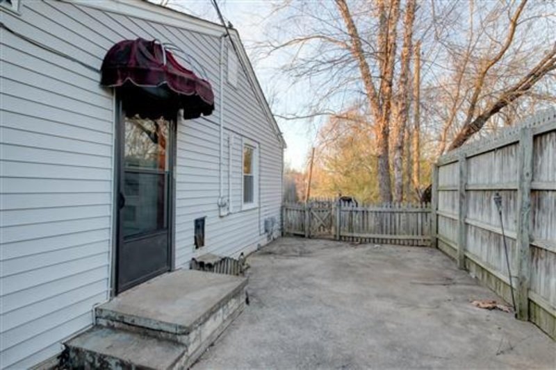 *** RESTRICTED BREEDS WELCOME & $500 DEPOSIT MOVE IN SPECIAL *** property image