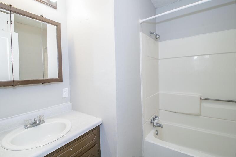 *** RESTRICTED BREEDS WELCOME & $500 DEPOSIT MOVE IN SPECIAL *** property image